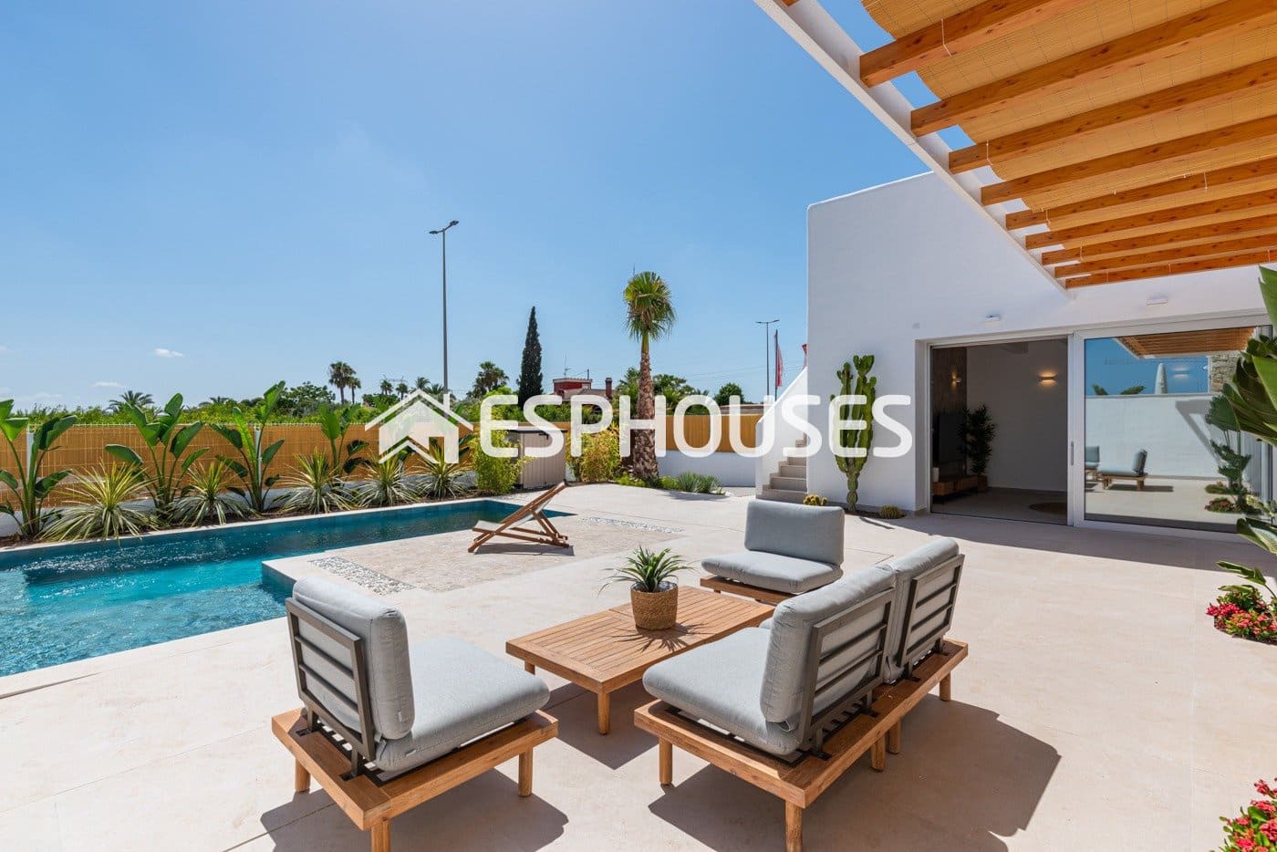3 bedroom Villa for sale in Benijofar with pool - € 569,900 (Ref: 9444999)