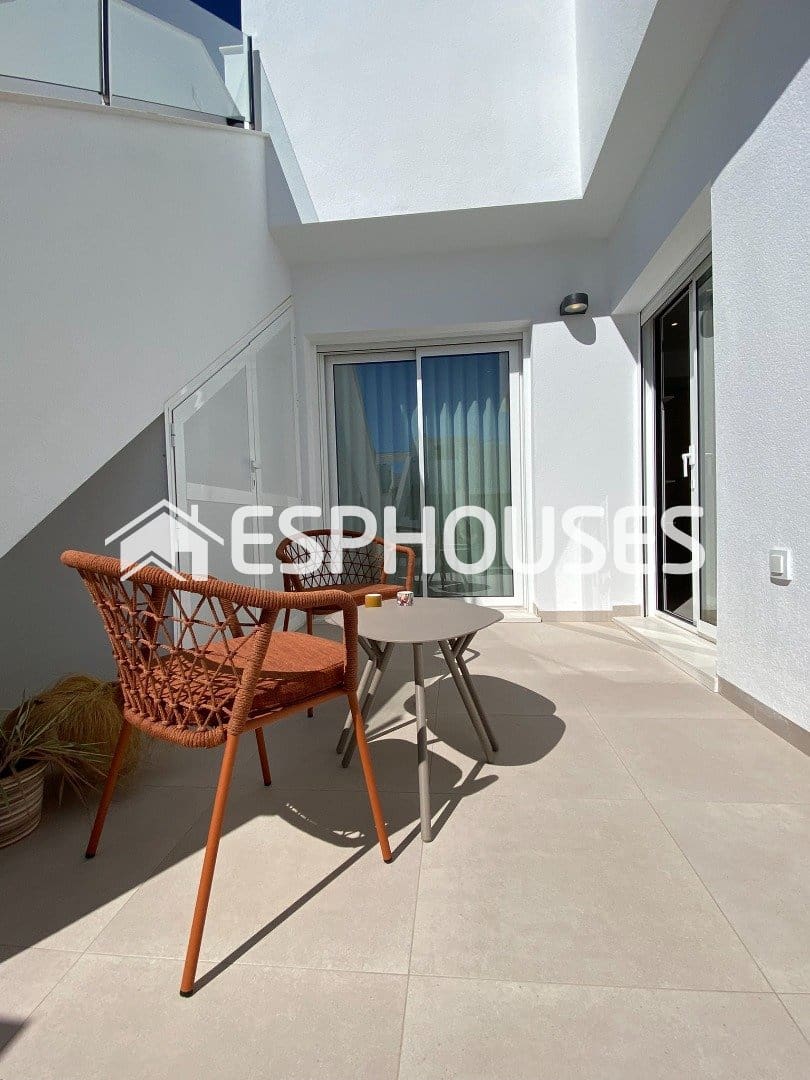 3 bedroom Penthouse for sale in Pilar de la Horadada with pool - € 339,900 (Ref: 9445012)
