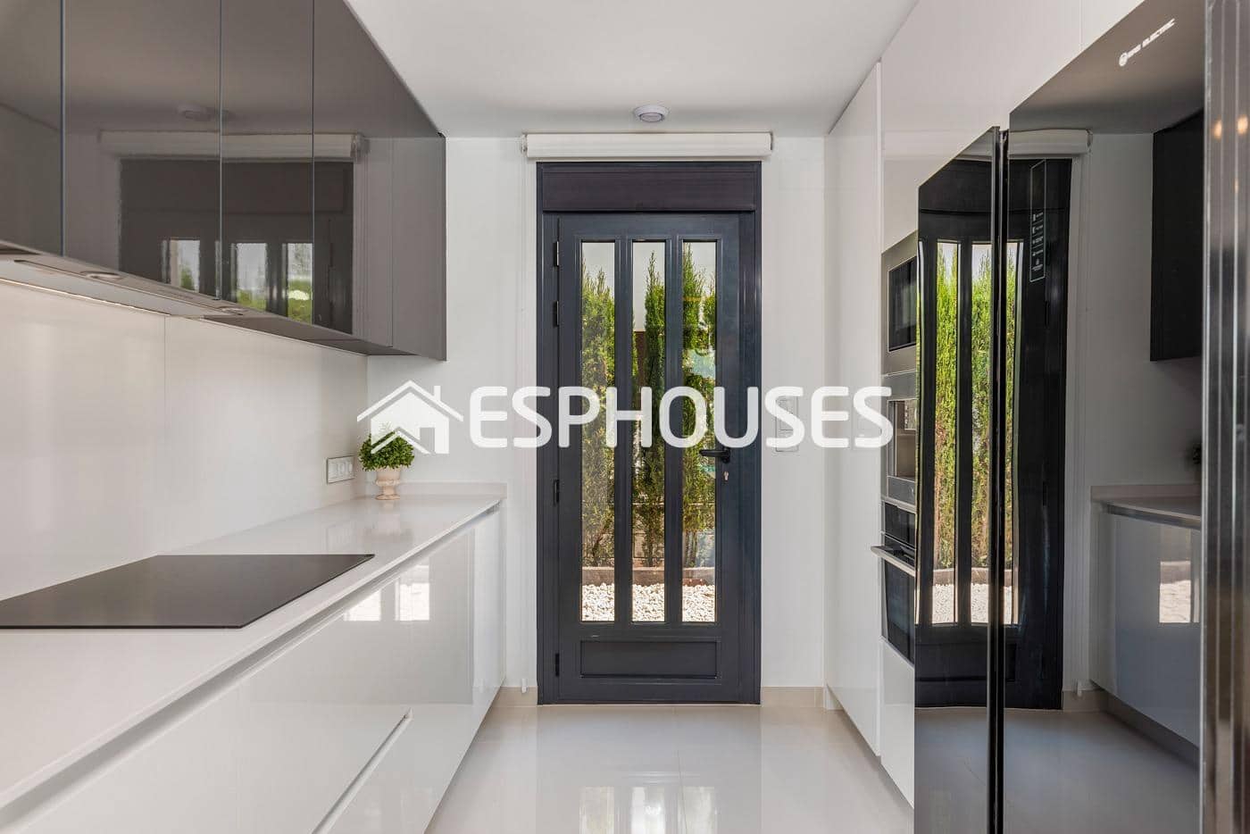 4 slaapkamer Villa te koop in Playa Honda met zwembad garage - € 630.000 (Ref: 9445028)