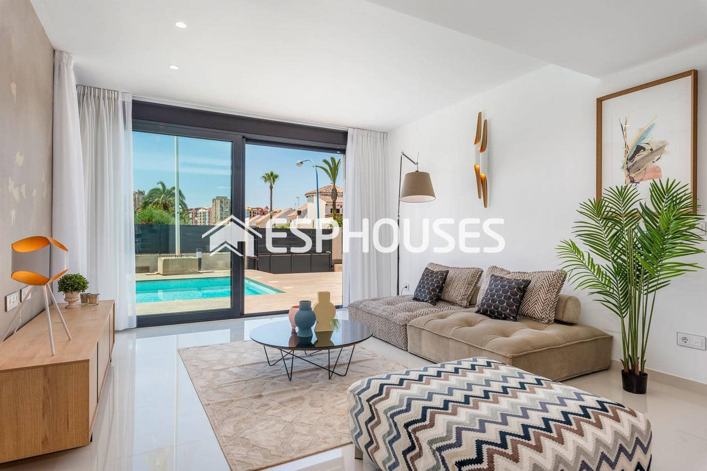 4 slaapkamer Villa te koop in Playa Honda met zwembad garage - € 630.000 (Ref: 9445028)