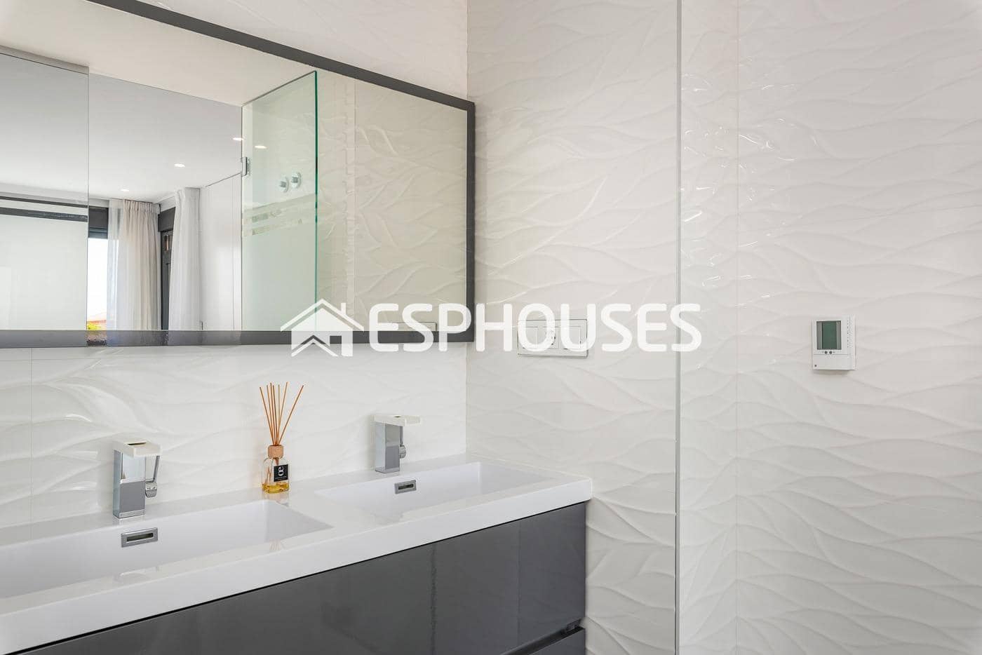 4 slaapkamer Villa te koop in Playa Honda met zwembad garage - € 630.000 (Ref: 9445028)