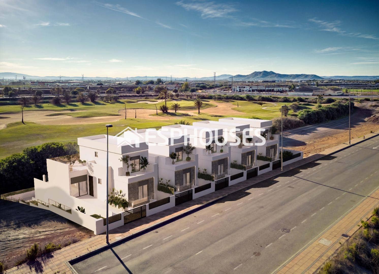 3 soverom Bungalow til salgs i Los Alcazares med svømmebasseng garasje - € 720 000 (Ref: 9445029)