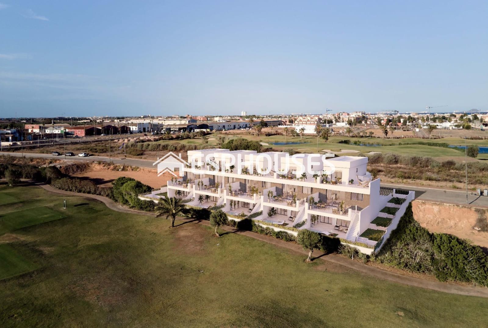 3 soverom Bungalow til salgs i Los Alcazares med svømmebasseng garasje - € 720 000 (Ref: 9445029)