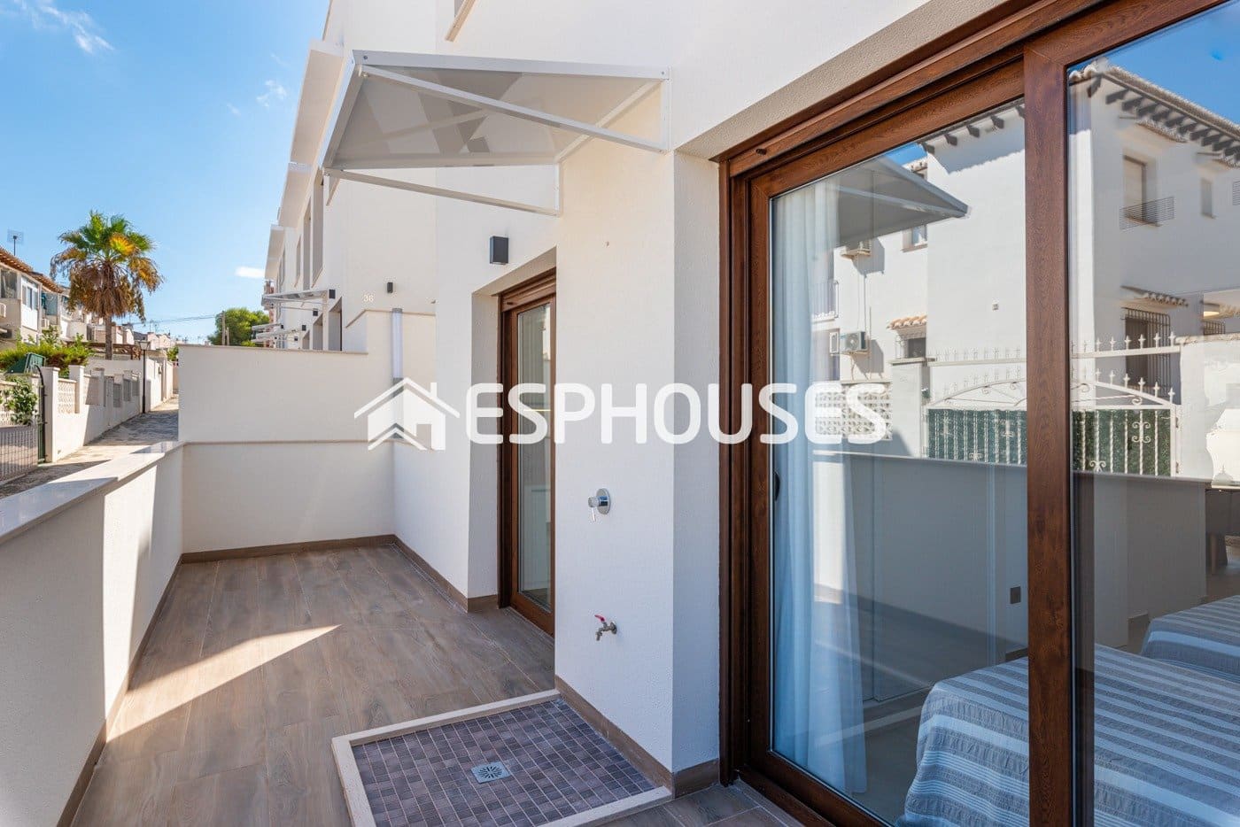 Apartamento de 2 habitaciones en Torrevieja en venta con piscina - 290.000 € (Ref: 9445033)