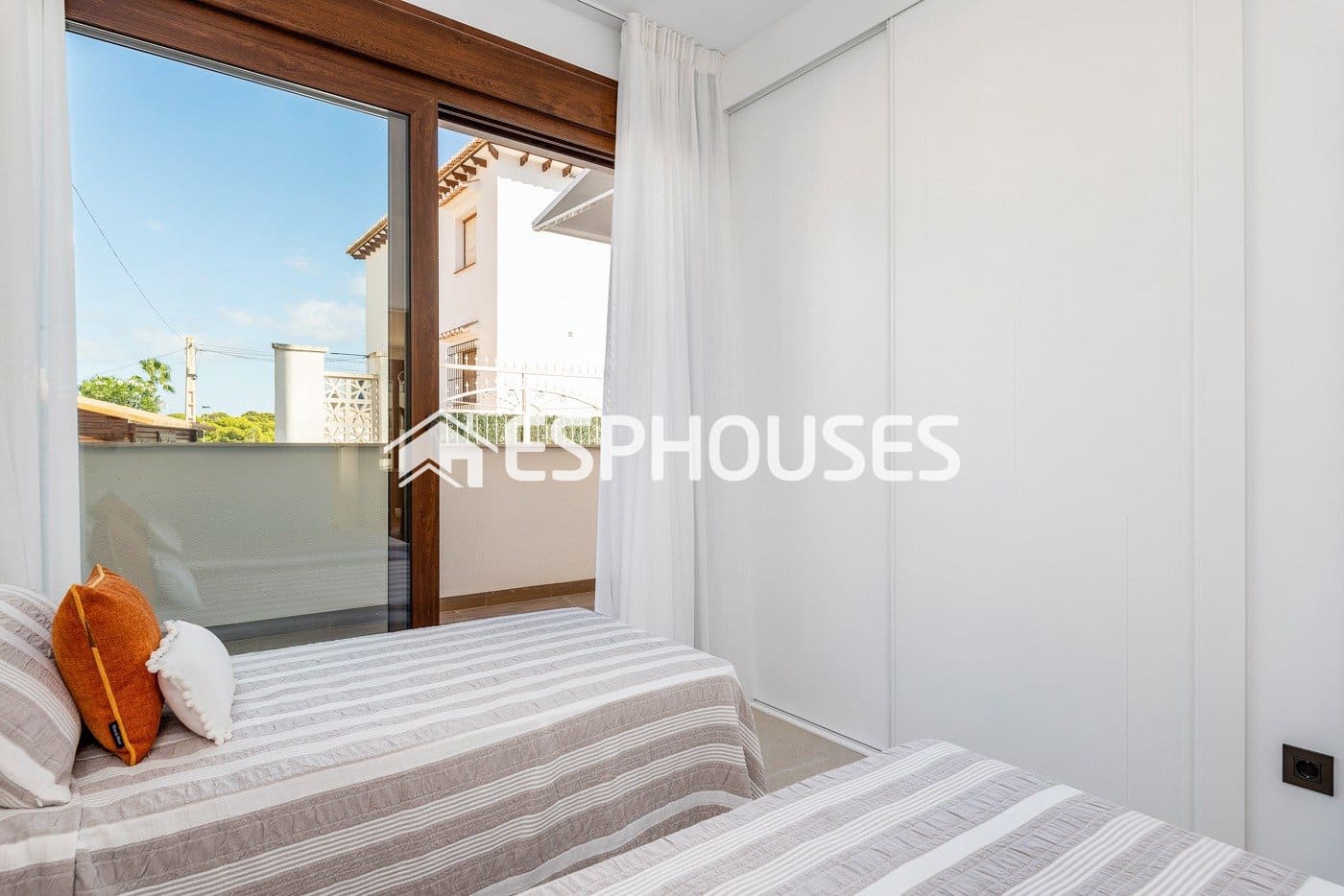 Apartamento de 2 habitaciones en Torrevieja en venta con piscina - 290.000 € (Ref: 9445033)