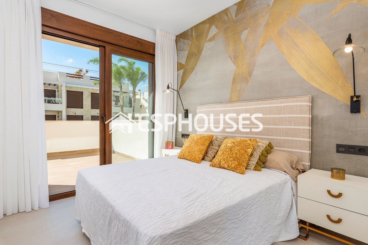 Apartamento de 2 habitaciones en Torrevieja en venta con piscina - 290.000 € (Ref: 9445033)