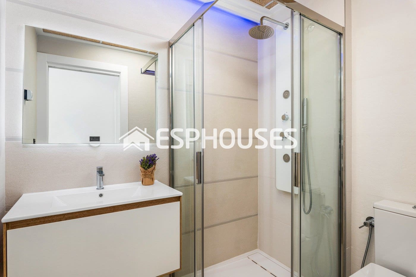 Apartamento de 2 habitaciones en Torrevieja en venta con piscina - 290.000 € (Ref: 9445033)