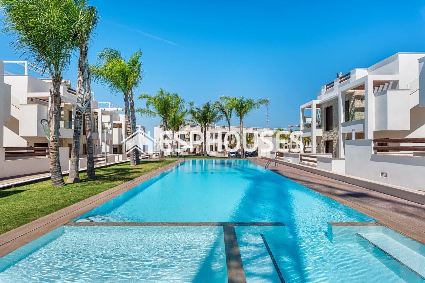Apartamento de 2 habitaciones en Torrevieja en venta con piscina - 290.000 € (Ref: 9445033)