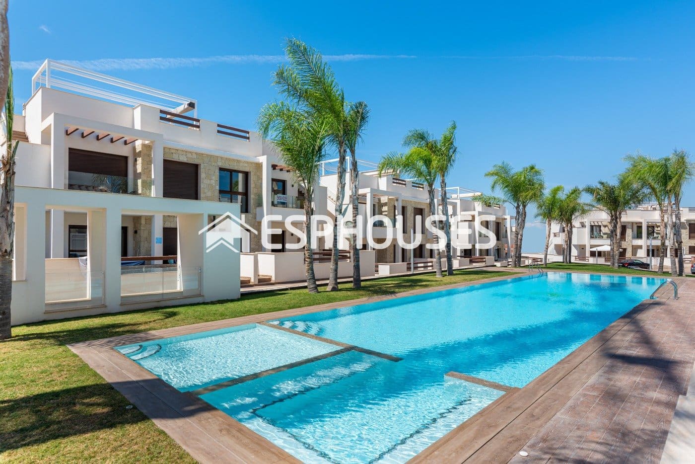 Apartamento de 2 habitaciones en Torrevieja en venta con piscina - 290.000 € (Ref: 9445033)