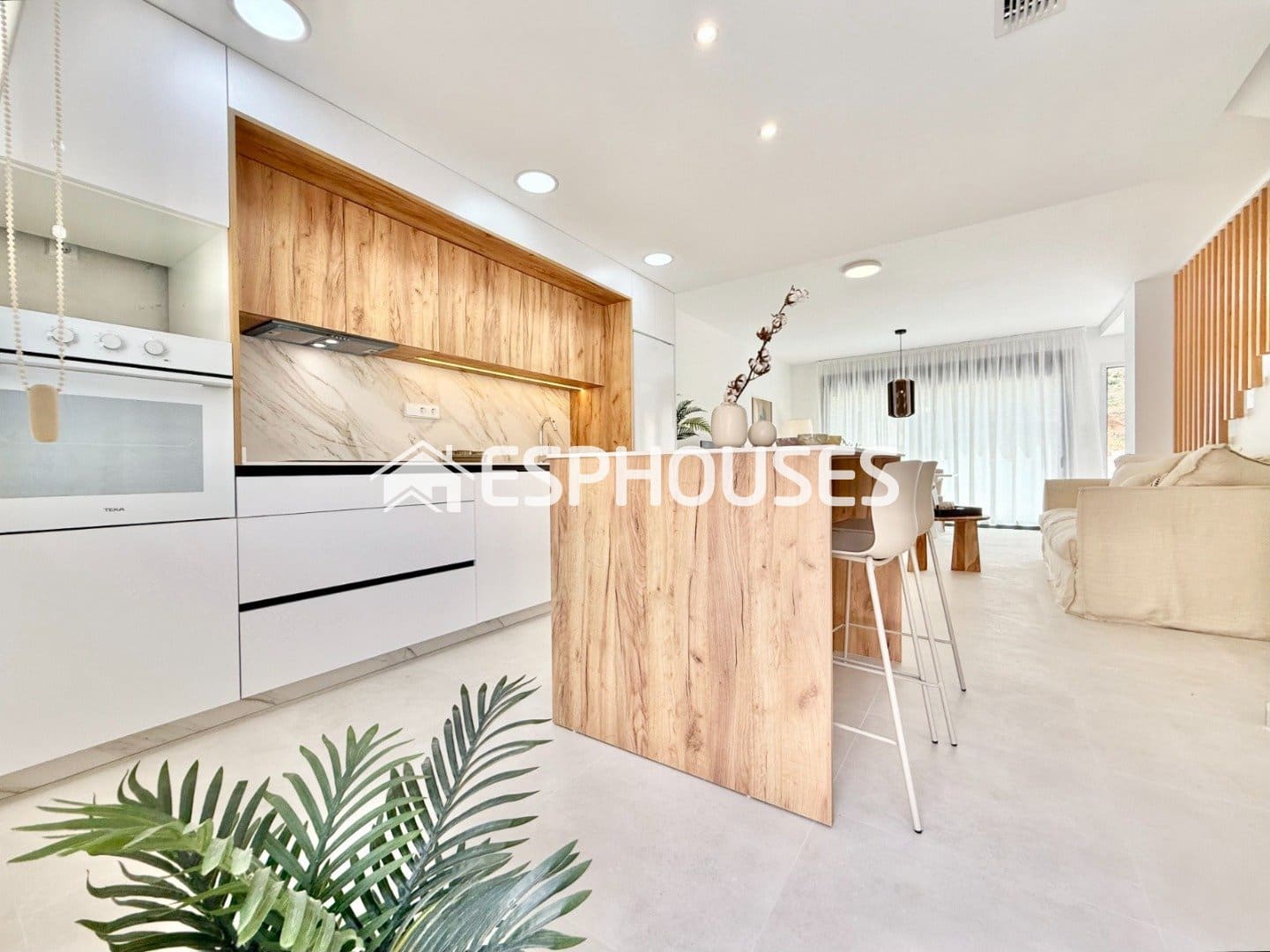 2 slaapkamer Halfvrijstaande villa te koop in Cox met zwembad - € 230.000 (Ref: 9445048)