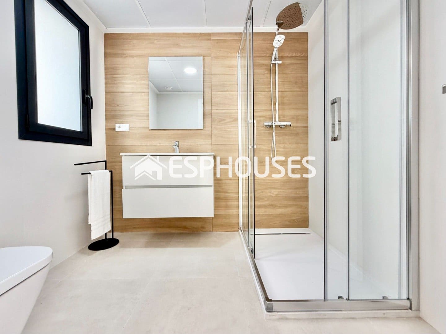 2 slaapkamer Halfvrijstaande villa te koop in Cox met zwembad - € 230.000 (Ref: 9445048)