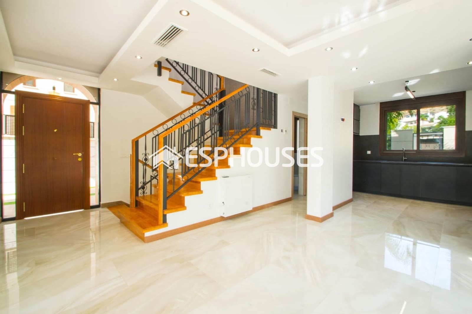 4 slaapkamer Villa te koop in Finestrat met zwembad - € 850.000 (Ref: 9445055)