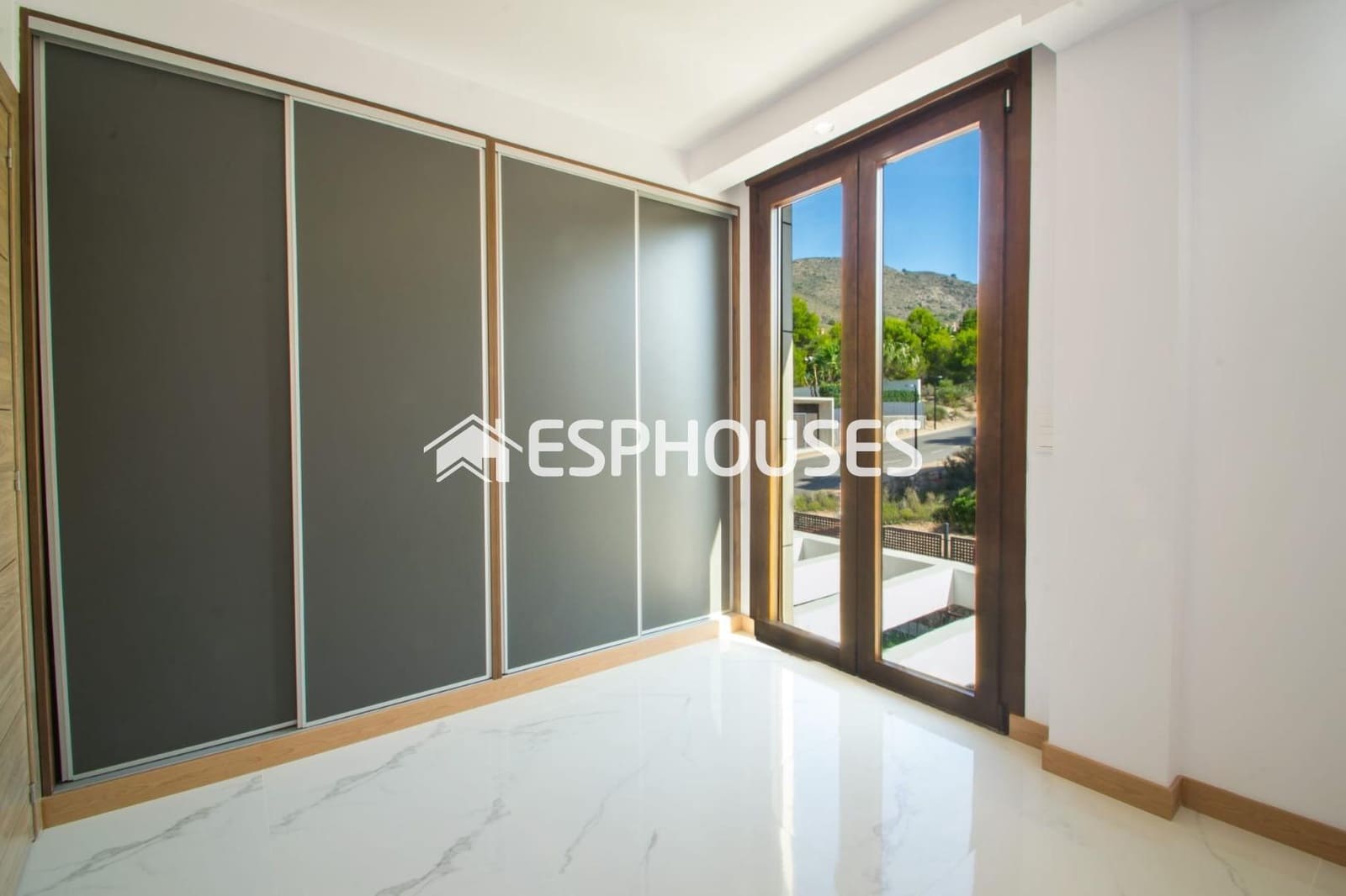 4 slaapkamer Villa te koop in Finestrat met zwembad - € 850.000 (Ref: 9445055)