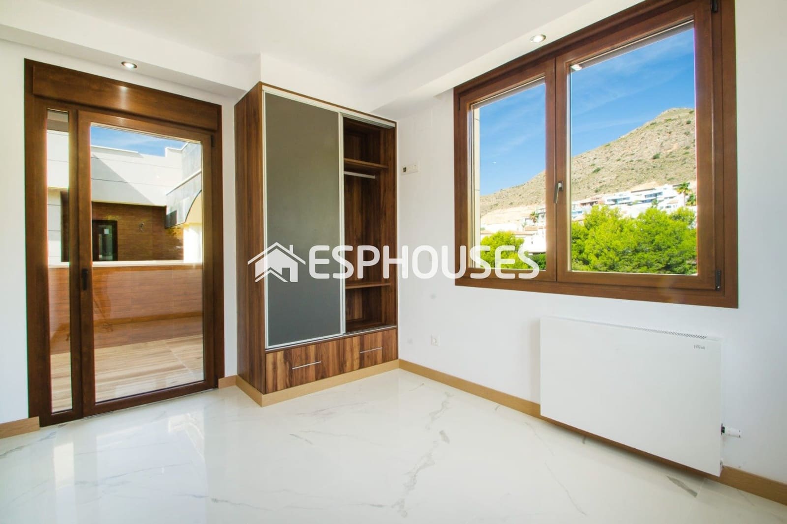 4 soverom Villa til salgs i Finestrat med svømmebasseng garasje - € 850 000 (Ref: 9445055)