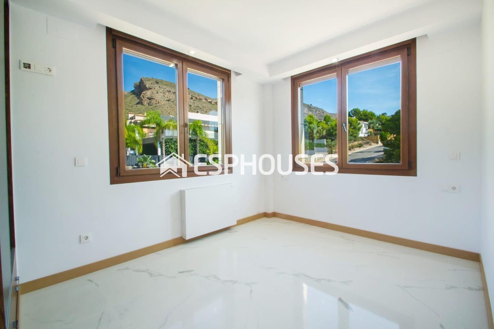 4 soverom Villa til salgs i Finestrat med svømmebasseng garasje - € 850 000 (Ref: 9445055)