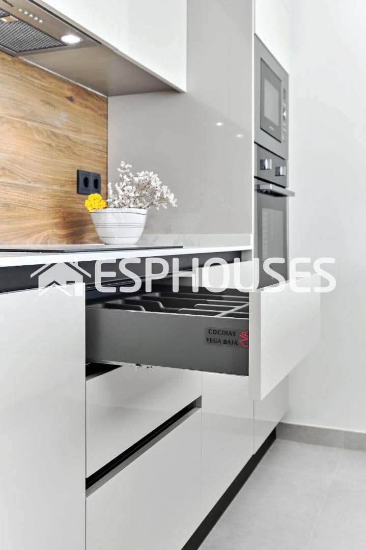 2 slaapkamer Appartement te koop in Torrevieja met zwembad garage - € 360.000 (Ref: 9445057)