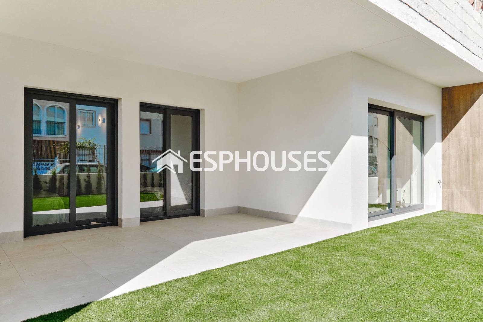 2 bedroom Apartment for sale in La Veleta with pool garage - € 380,000 (Ref: 9445057)