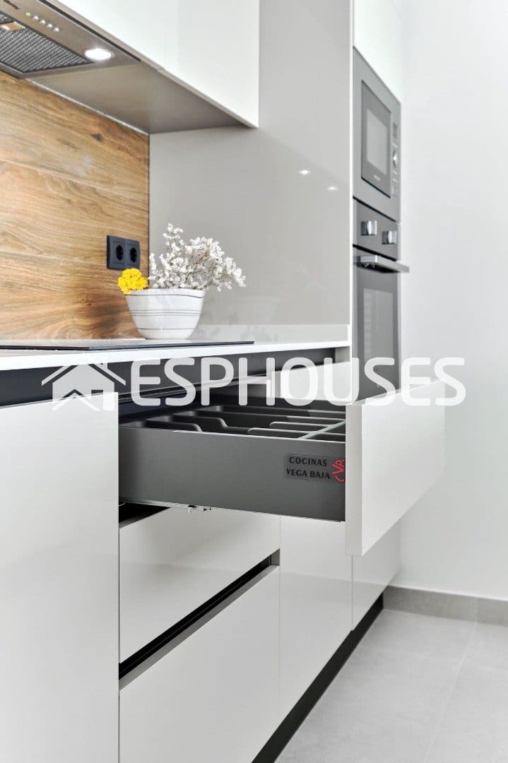2 bedroom Apartment for sale in La Veleta with pool garage - € 380,000 (Ref: 9445057)