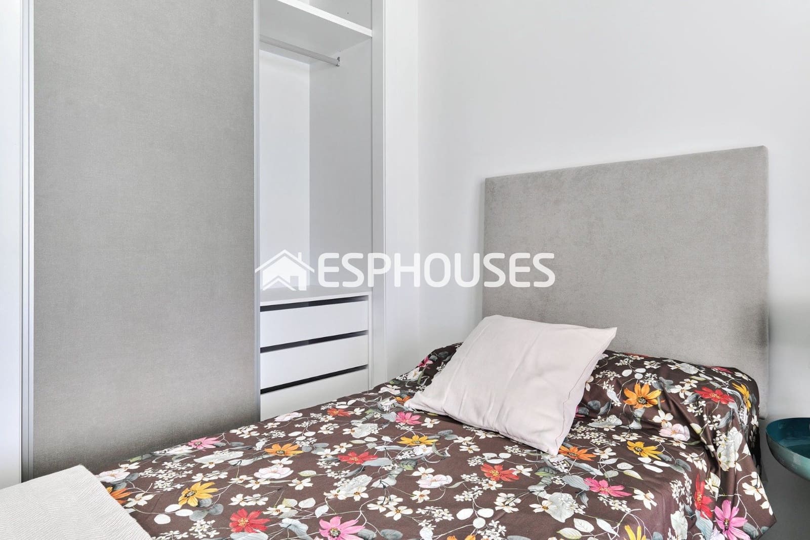 2 bedroom Apartment for sale in La Veleta with pool garage - € 380,000 (Ref: 9445057)