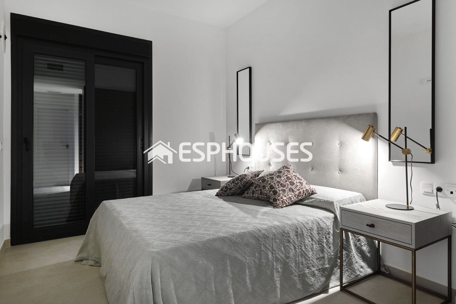 2 bedroom Apartment for sale in La Veleta with pool garage - € 380,000 (Ref: 9445057)