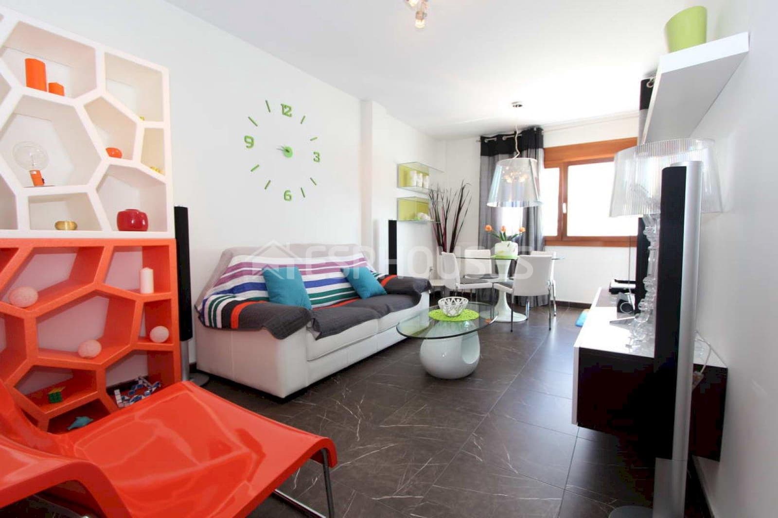 4 makuuhuone Bungalow myytävänä paikassa Guardamar del Segura mukana uima-altaan 
autotalli - 599 000 € (Ref: 9445059)