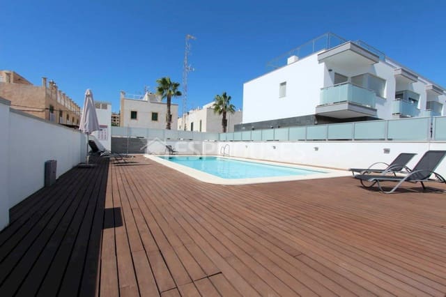 4 makuuhuone Bungalow myytävänä paikassa Guardamar Playa, Guardamar del Segura mukana uima-altaan 
autotalli - 599 000 € (Ref: 9445059)