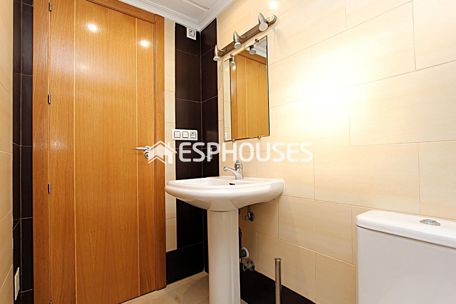 3 sypialnia Bungalow na sprzedaż w Guardamar del Segura z basenem garażem - 281 000 € (Ref: 9445062)