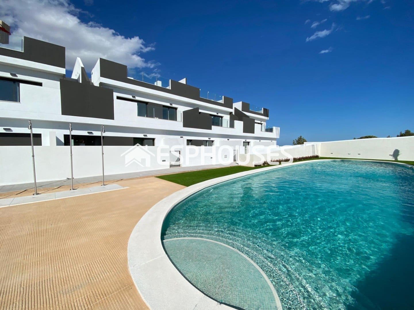 3 chambre Villa/Maison Semi-Mitoyenne à vendre à Torrevieja avec piscine - 414 000 € (Ref: 9445065)