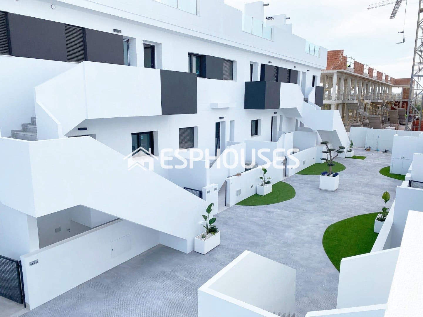 3 chambre Villa/Maison Semi-Mitoyenne à vendre à Torrevieja avec piscine - 414 000 € (Ref: 9445065)