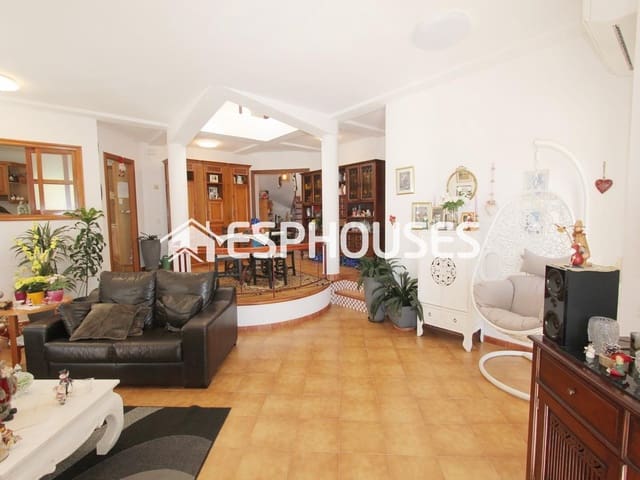 4 makuuhuone Huvila myytävänä paikassa Altea mukana uima-altaan - 530 000 € (Ref: 9445069)