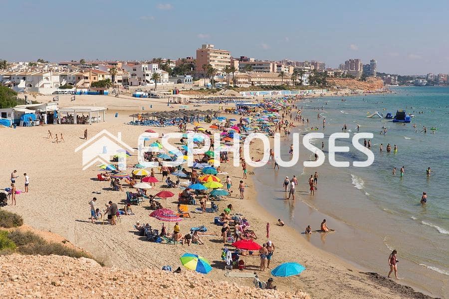 3 slaapkamer Villa te koop in Pilar de la Horadada met zwembad garage - € 539.900 (Ref: 9445081)