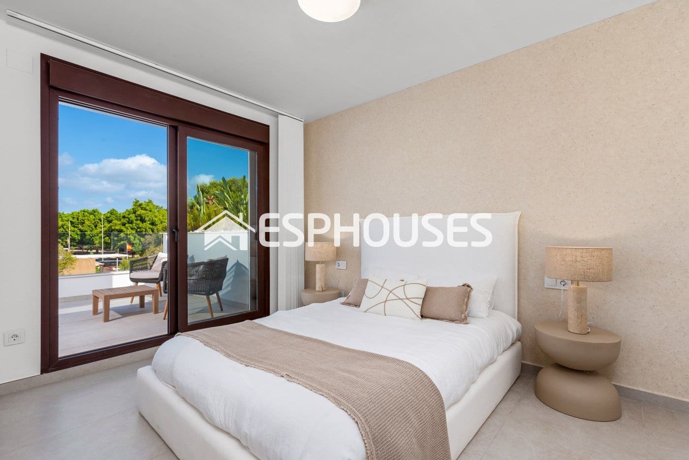 Chalet de 3 habitaciones en Pilar de la Horadada en venta con piscina garaje - 539.900 € (Ref: 9445081)