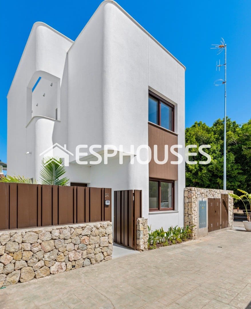 Chalet de 3 habitaciones en Pilar de la Horadada en venta con piscina garaje - 539.900 € (Ref: 9445081)