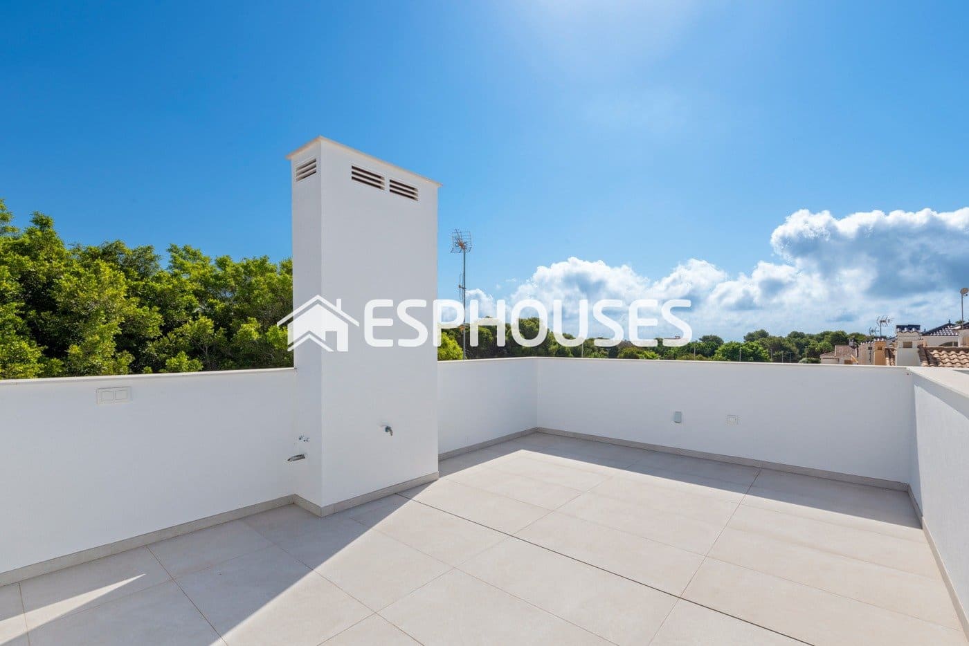 Chalet de 3 habitaciones en Pilar de la Horadada en venta con piscina garaje - 539.900 € (Ref: 9445081)