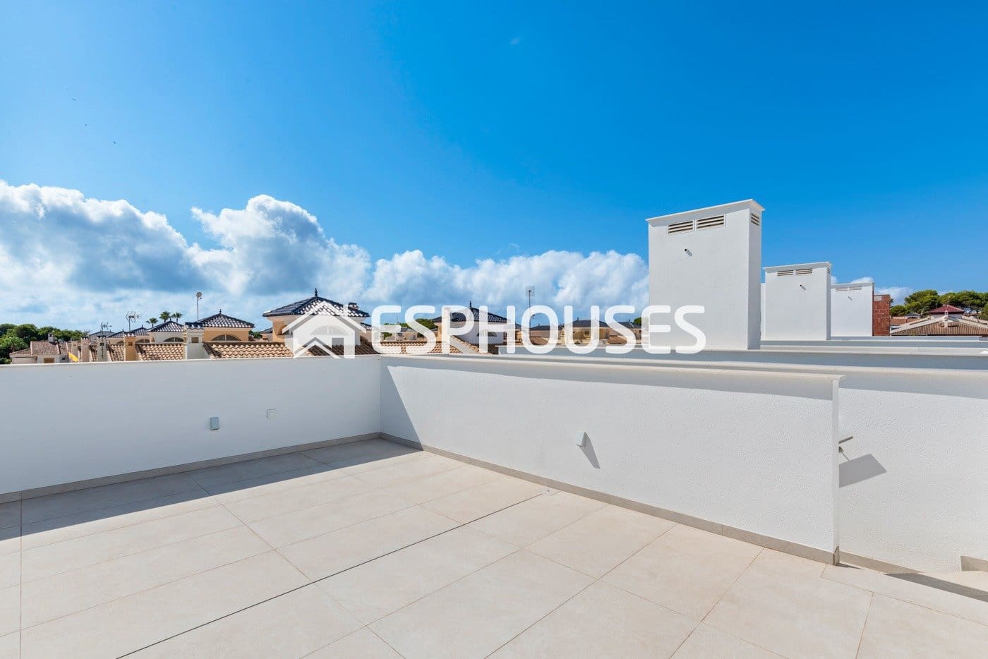 Chalet de 3 habitaciones en Pilar de la Horadada en venta con piscina garaje - 539.900 € (Ref: 9445081)
