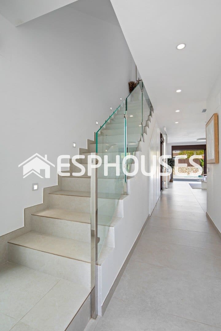 Chalet de 3 habitaciones en Pilar de la Horadada en venta con piscina garaje - 539.900 € (Ref: 9445081)