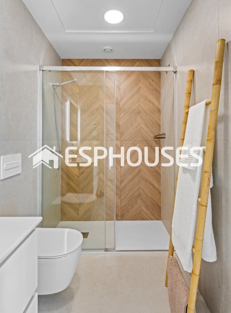 Chalet de 3 habitaciones en Pilar de la Horadada en venta con piscina garaje - 539.900 € (Ref: 9445081)