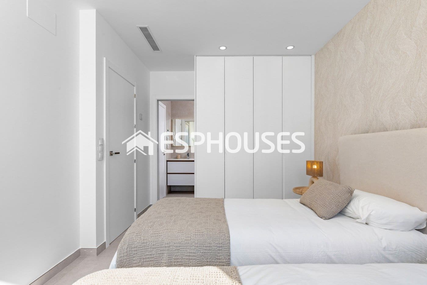 Chalet de 3 habitaciones en Pilar de la Horadada en venta con piscina garaje - 539.900 € (Ref: 9445081)