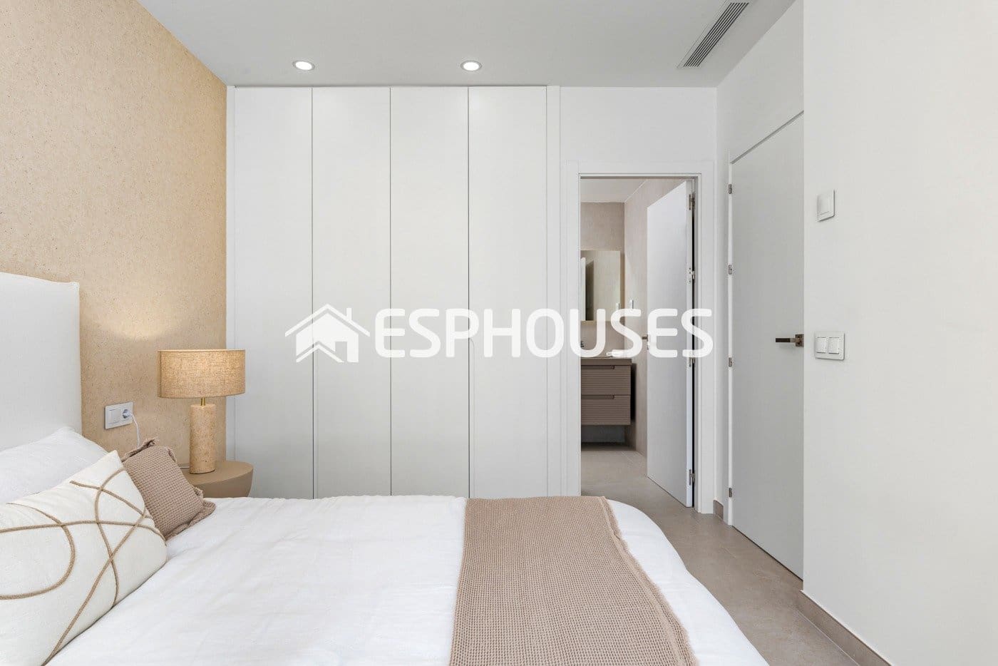 Chalet de 3 habitaciones en Pilar de la Horadada en venta con piscina garaje - 539.900 € (Ref: 9445081)