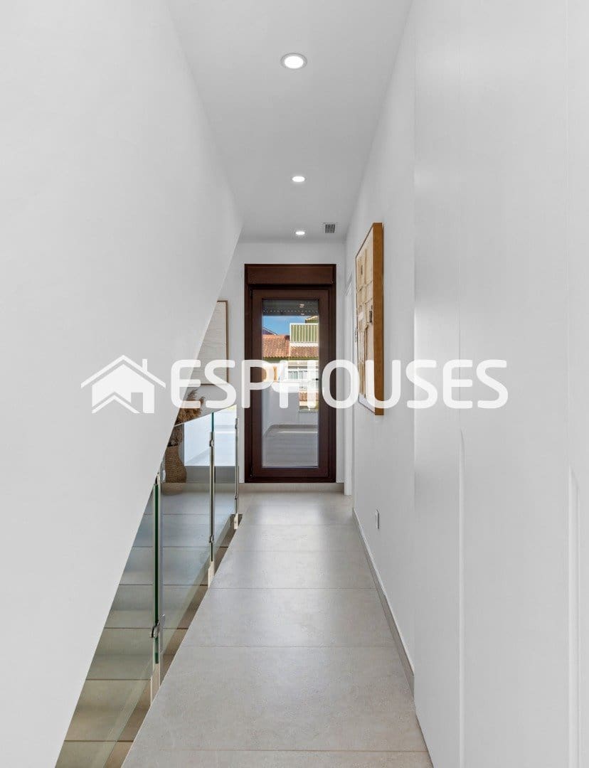 Chalet de 3 habitaciones en Pilar de la Horadada en venta con piscina garaje - 539.900 € (Ref: 9445081)
