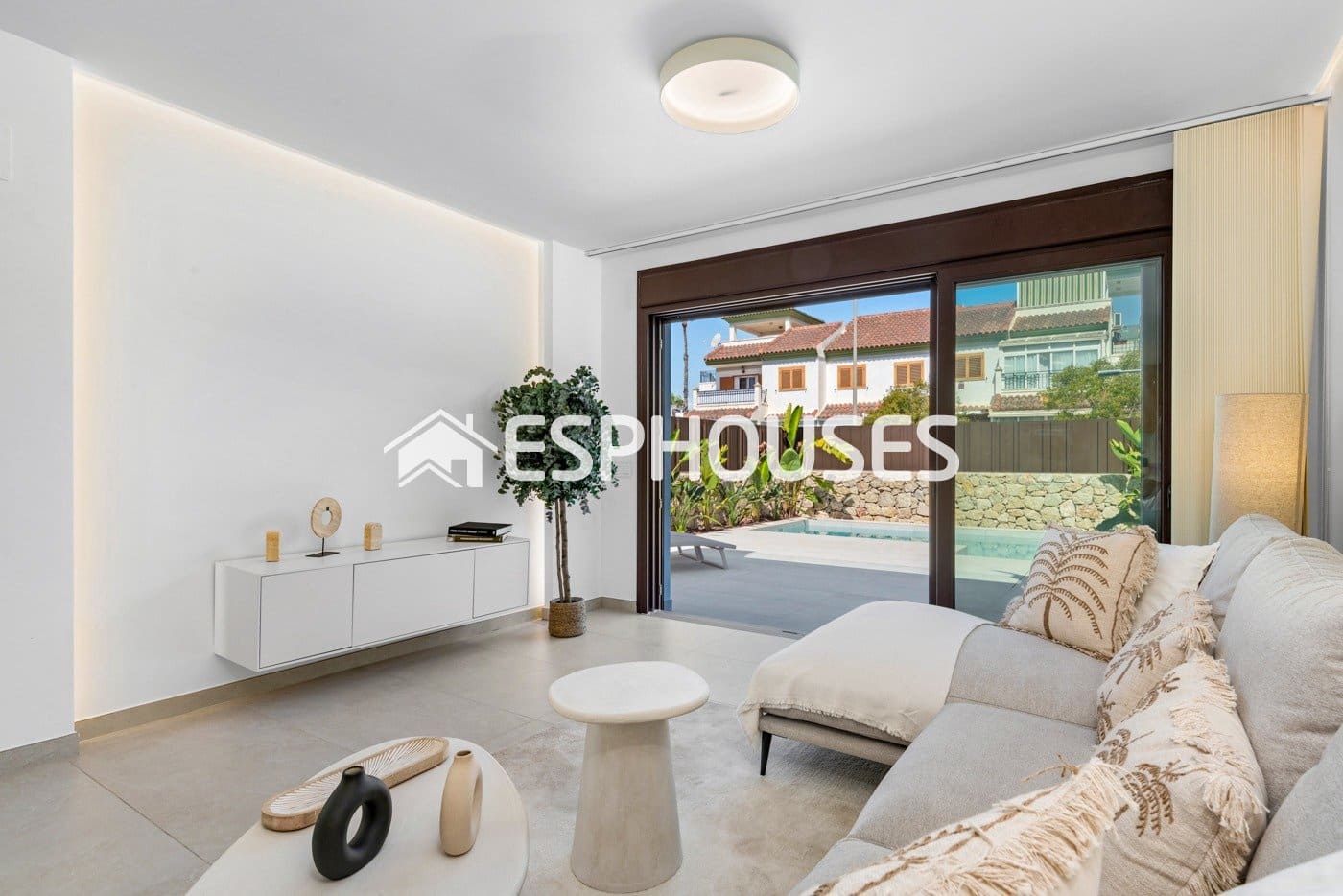 Chalet de 3 habitaciones en Pilar de la Horadada en venta con piscina garaje - 539.900 € (Ref: 9445081)