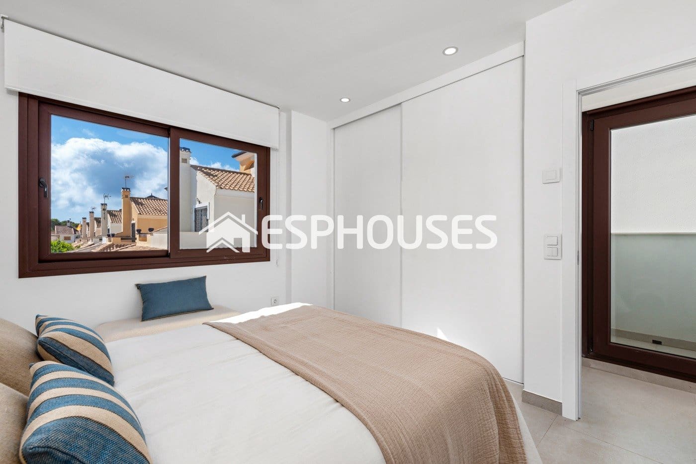 Chalet de 3 habitaciones en Pilar de la Horadada en venta con piscina garaje - 539.900 € (Ref: 9445081)