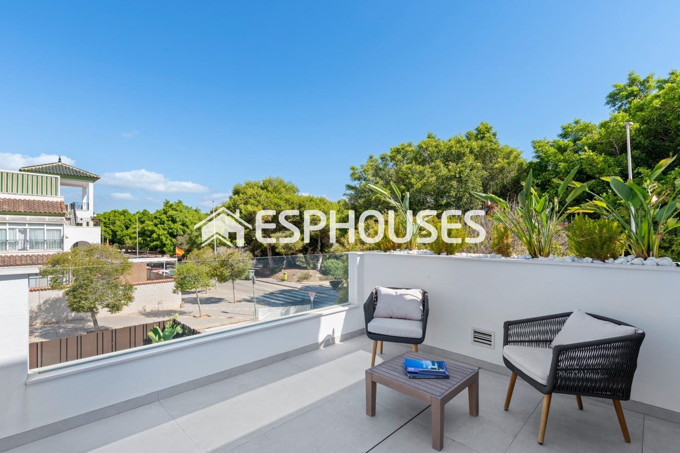 Chalet de 3 habitaciones en Pilar de la Horadada en venta con piscina garaje - 539.900 € (Ref: 9445081)