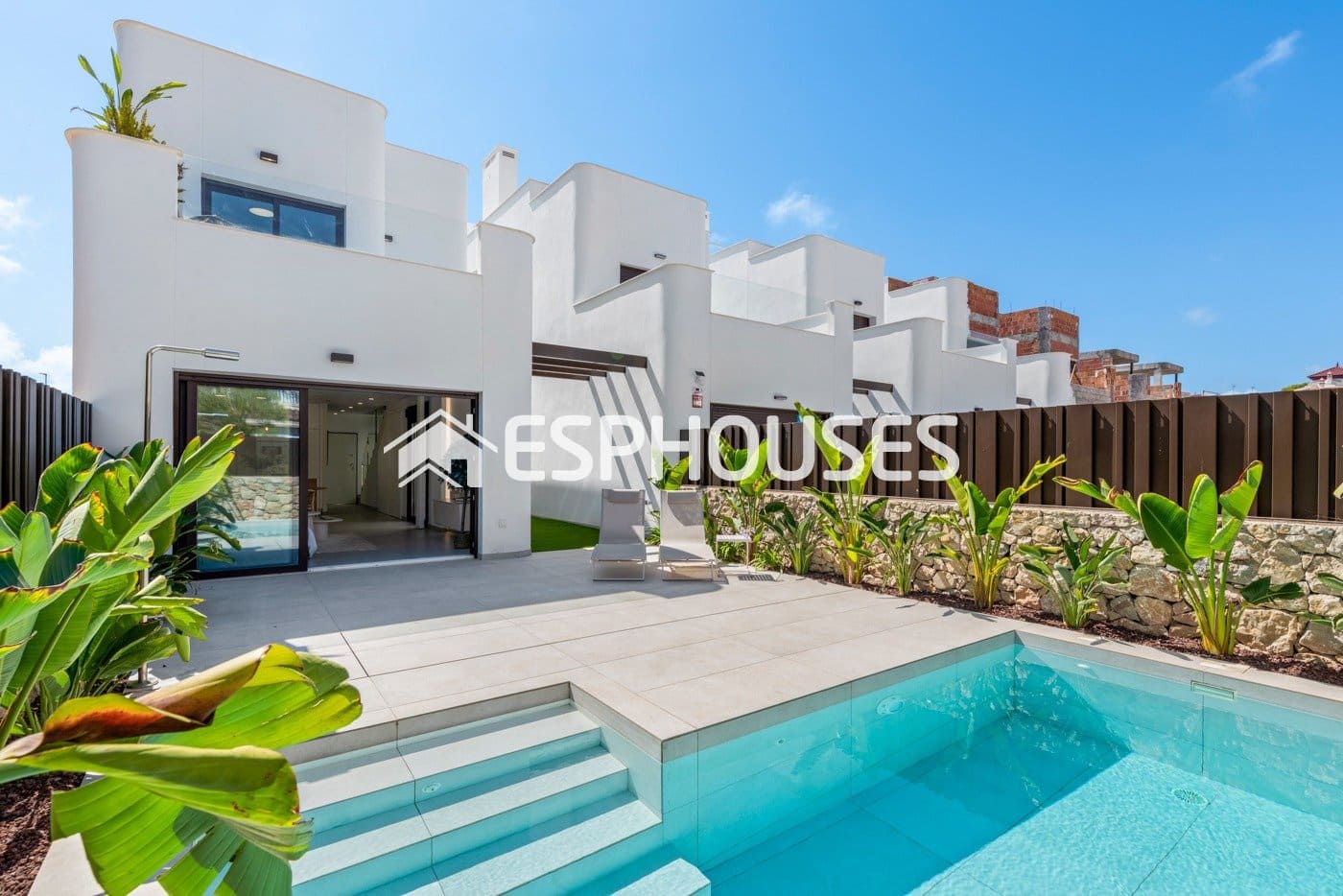 Chalet de 3 habitaciones en Pilar de la Horadada en venta con piscina garaje - 539.900 € (Ref: 9445081)