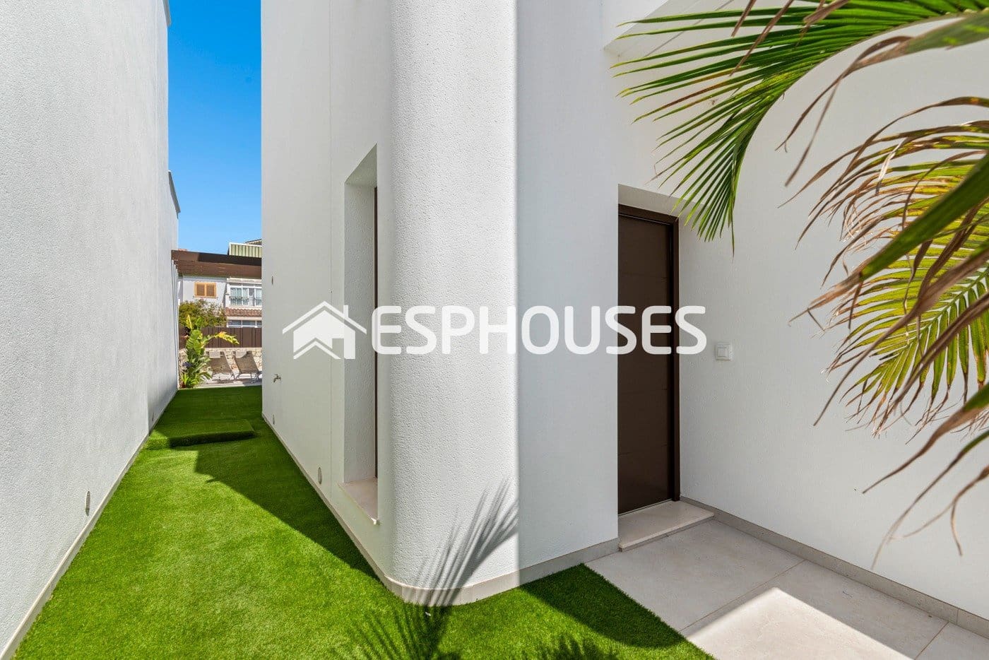 Chalet de 3 habitaciones en Pilar de la Horadada en venta con piscina garaje - 539.900 € (Ref: 9445081)