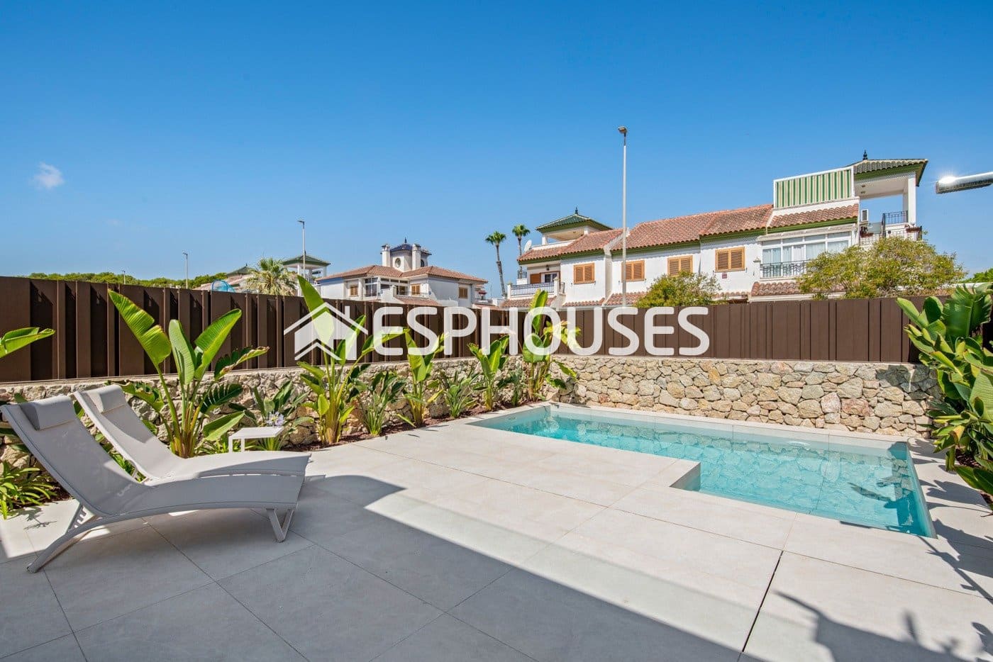 Chalet de 3 habitaciones en Pilar de la Horadada en venta con piscina garaje - 539.900 € (Ref: 9445081)