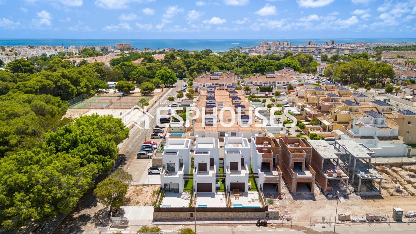 Chalet de 3 habitaciones en Pilar de la Horadada en venta con piscina garaje - 539.900 € (Ref: 9445081)
