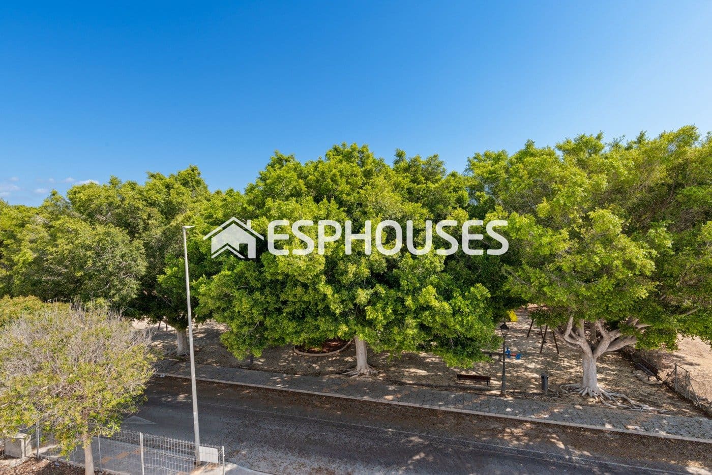 Chalet de 3 habitaciones en Pilar de la Horadada en venta con piscina garaje - 539.900 € (Ref: 9445081)