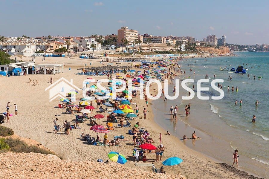 Chalet de 3 habitaciones en Pilar de la Horadada en venta con piscina garaje - 539.900 € (Ref: 9445081)