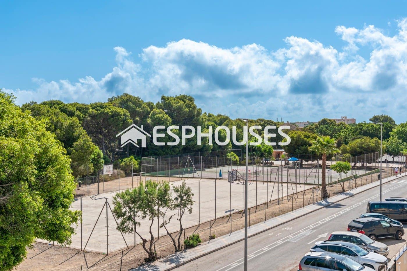 Chalet de 3 habitaciones en Pilar de la Horadada en venta con piscina garaje - 539.900 € (Ref: 9445081)